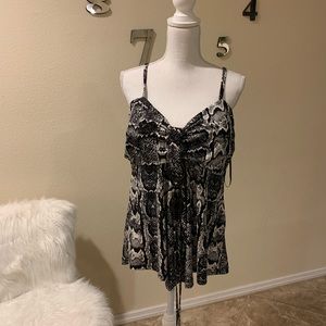 (🌷HOST PICK🌷)Expression women’s tank top snake print, Size 18